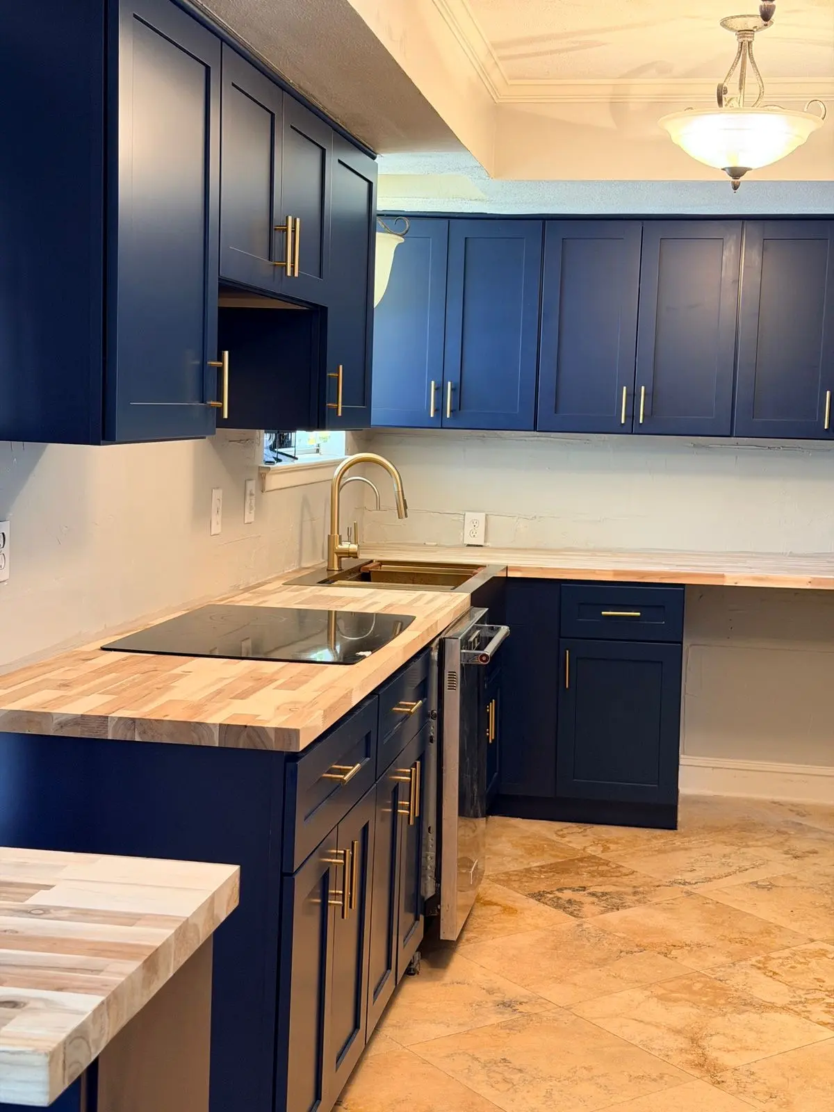 Modern kitchen island quartz finishes